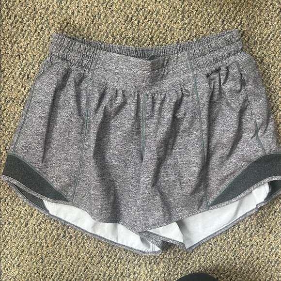 Lululemon Hotty Hot Shorts - Picture 1 of 1
